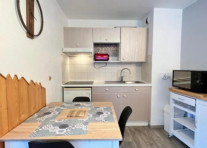 Centre Ville, T2 Avec Terrasse Et Parking Couvert. Appartement