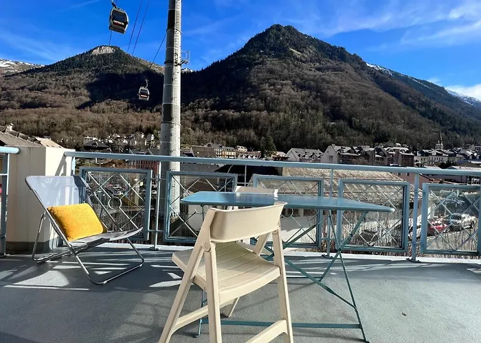 Centre Ville, T2 Avec Terrasse Et Parking Couvert. Appartement Cauterets