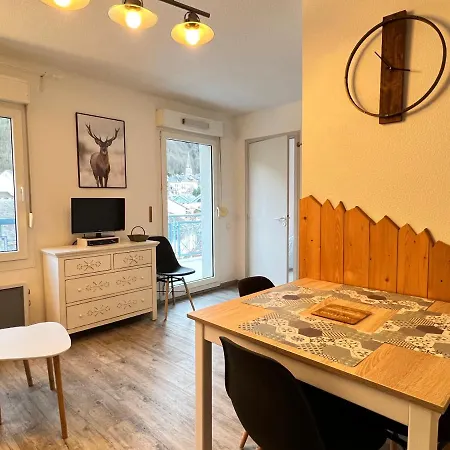 דירה Centre Ville, T2 Avec Terrasse Et Parking Couvert.